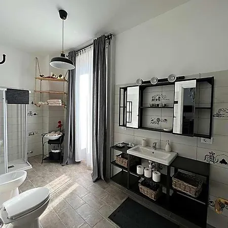 Frankie's House 3*